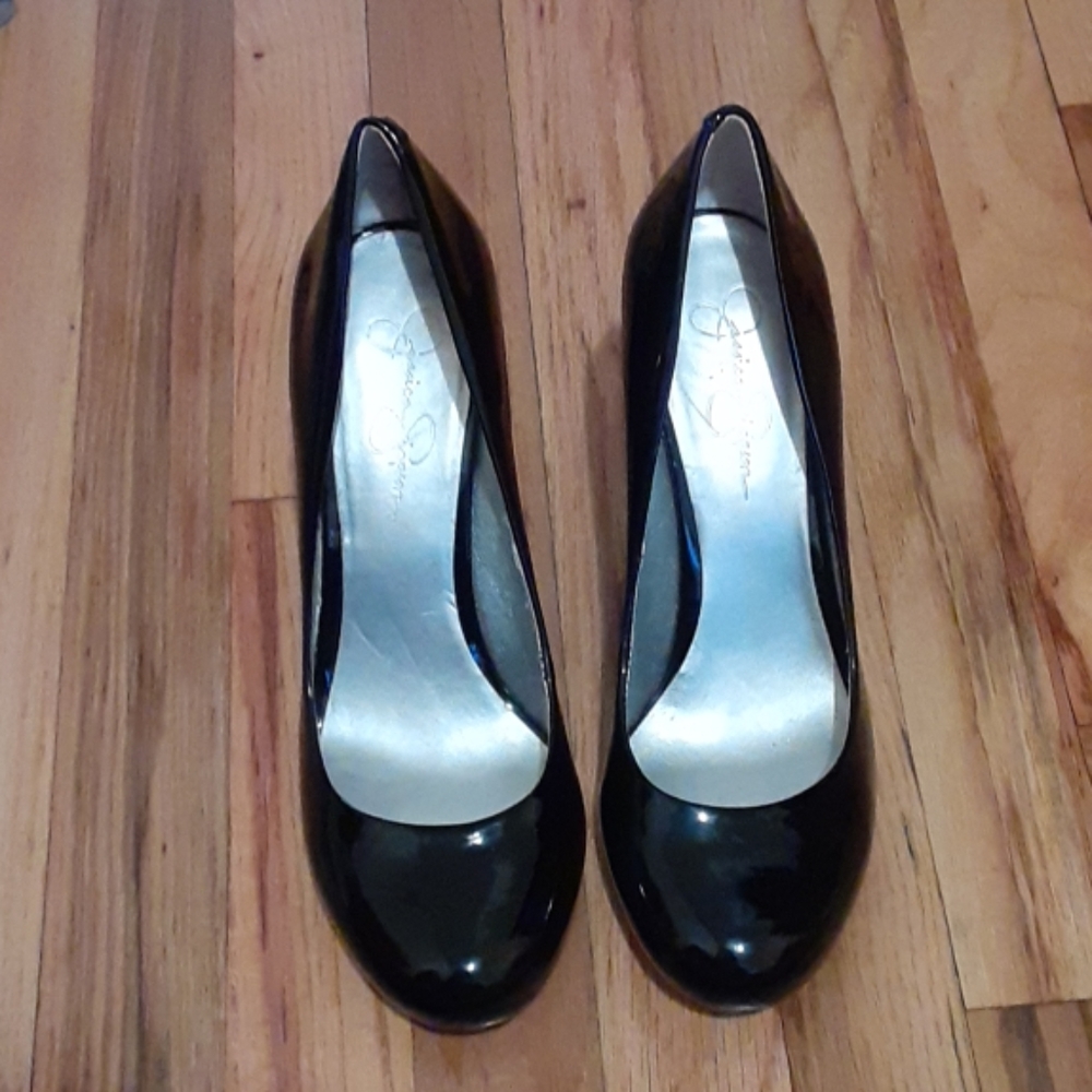 Jessica Simpson pumps